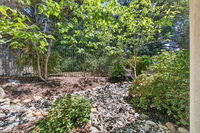 6090 Lockridge Dr, Roseville, CA 95746