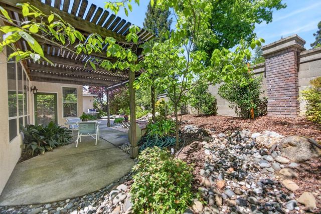 6090 Lockridge Dr, Roseville, CA 95746
