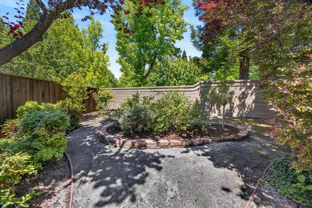 6090 Lockridge Dr, Roseville, CA 95746