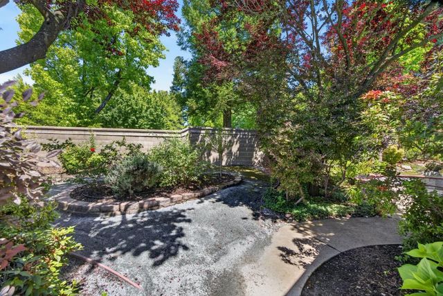 6090 Lockridge Dr, Roseville, CA 95746