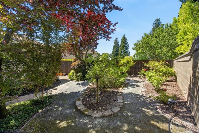 6090 Lockridge Dr, Roseville, CA 95746