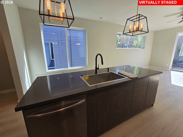 11103 Sw 43RD Ave, Portland, OR 97219