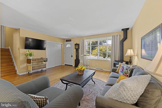 14 BROADALE RD, Doylestown, PA 18901
