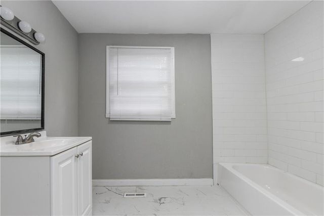 5605 E 36TH Street, Kansas City, MO 64128