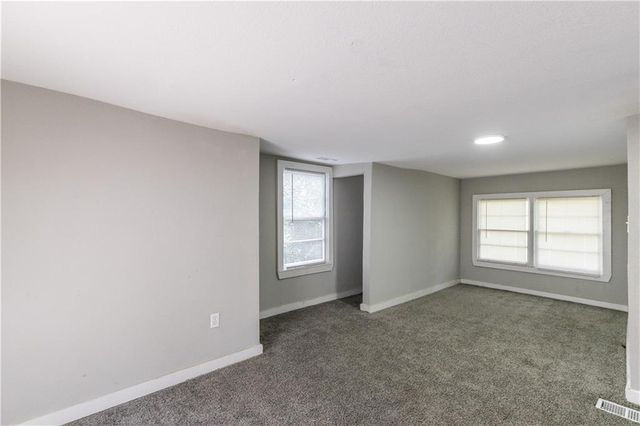 5605 E 36TH Street, Kansas City, MO 64128