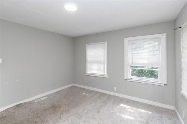 5605 E 36TH Street, Kansas City, MO 64128