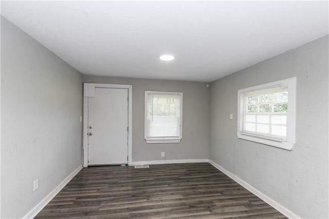5605 E 36TH Street, Kansas City, MO 64128