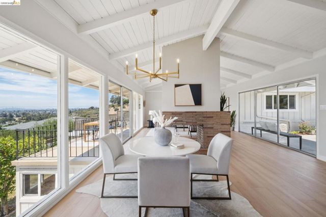 7425 Hillmont Drive, Oakland, CA 94605