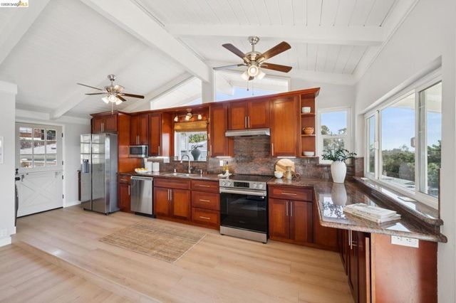 7425 Hillmont Drive, Oakland, CA 94605