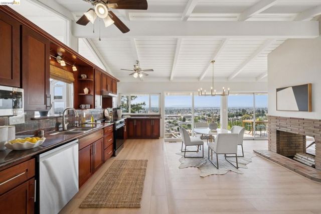 7425 Hillmont Drive, Oakland, CA 94605