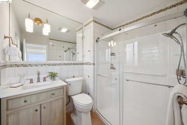 7425 Hillmont Drive, Oakland, CA 94605