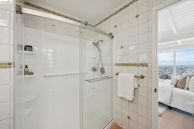 7425 Hillmont Drive, Oakland, CA 94605