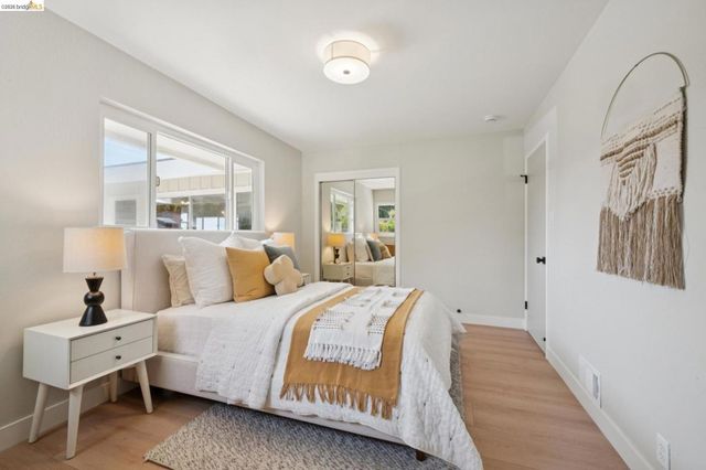 7425 Hillmont Drive, Oakland, CA 94605