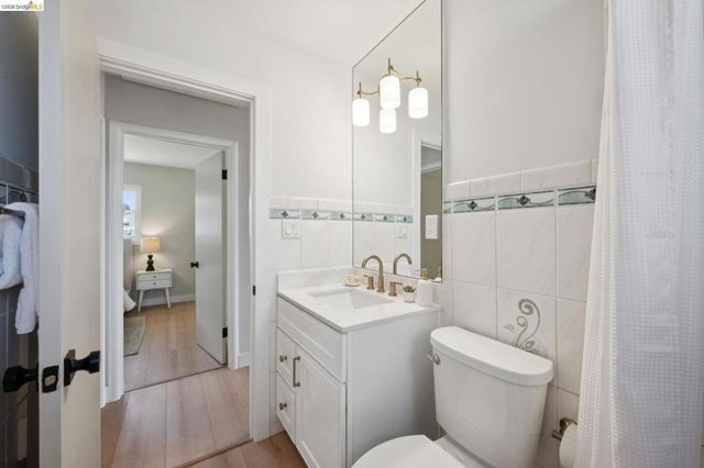 7425 Hillmont Drive, Oakland, CA 94605