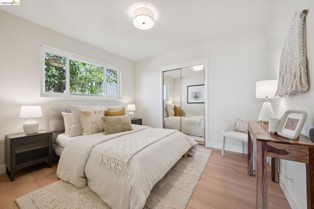 7425 Hillmont Drive, Oakland, CA 94605