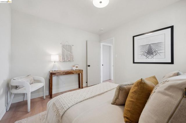 7425 Hillmont Drive, Oakland, CA 94605