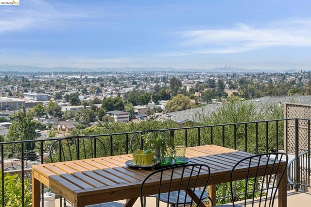 7425 Hillmont Drive, Oakland, CA 94605