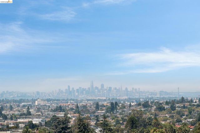 7425 Hillmont Drive, Oakland, CA 94605