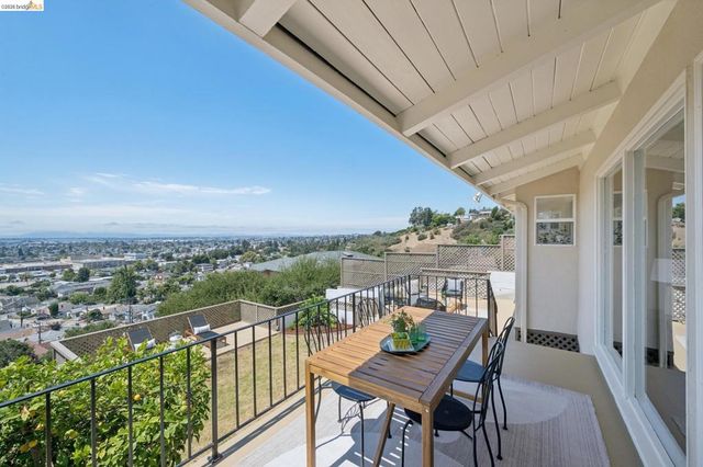 7425 Hillmont Drive, Oakland, CA 94605