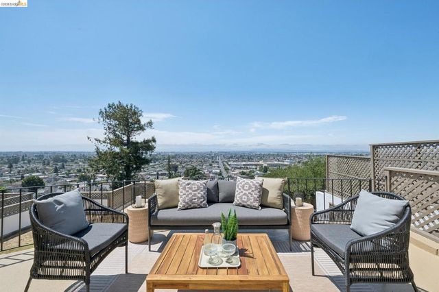 7425 Hillmont Drive, Oakland, CA 94605