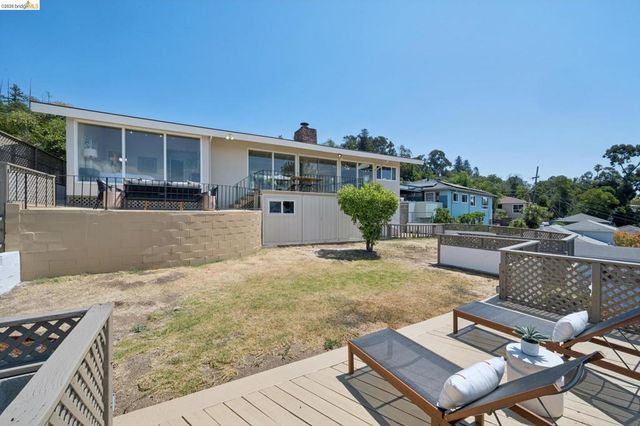 7425 Hillmont Drive, Oakland, CA 94605