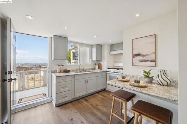 7425 Hillmont Drive, Oakland, CA 94605