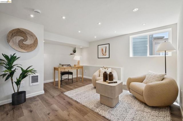 7425 Hillmont Drive, Oakland, CA 94605