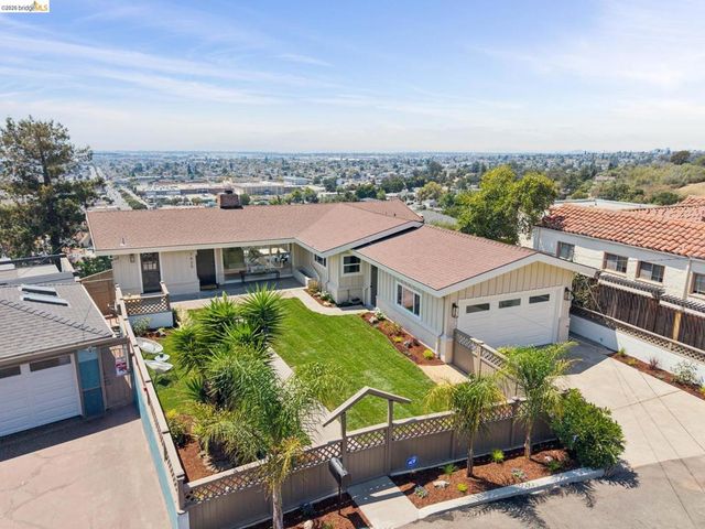 7425 Hillmont Drive, Oakland, CA 94605