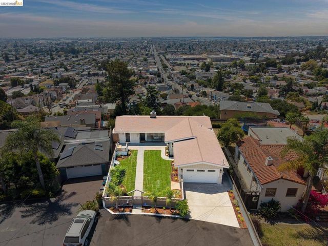 7425 Hillmont Drive, Oakland, CA 94605