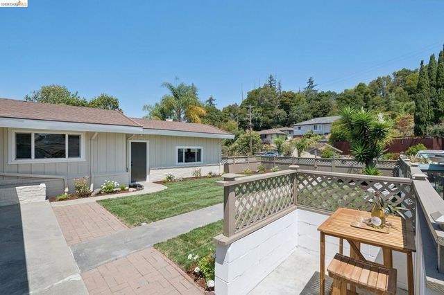 7425 Hillmont Drive, Oakland, CA 94605