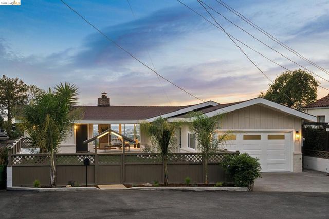 7425 Hillmont Drive, Oakland, CA 94605