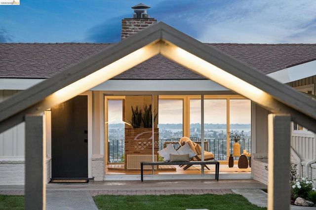 7425 Hillmont Drive, Oakland, CA 94605