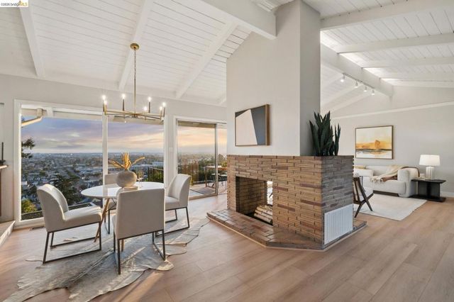 7425 Hillmont Drive, Oakland, CA 94605