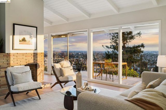 7425 Hillmont Drive, Oakland, CA 94605
