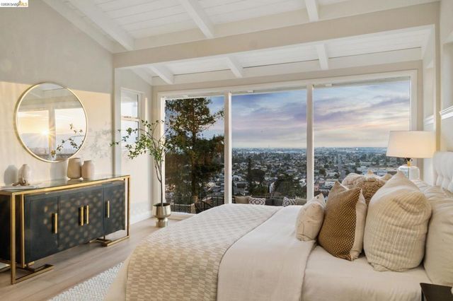 7425 Hillmont Drive, Oakland, CA 94605