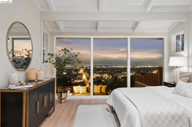 7425 Hillmont Drive, Oakland, CA 94605