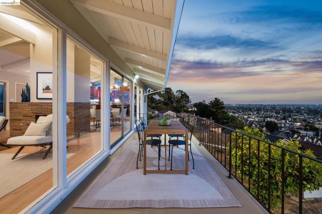7425 Hillmont Drive, Oakland, CA 94605