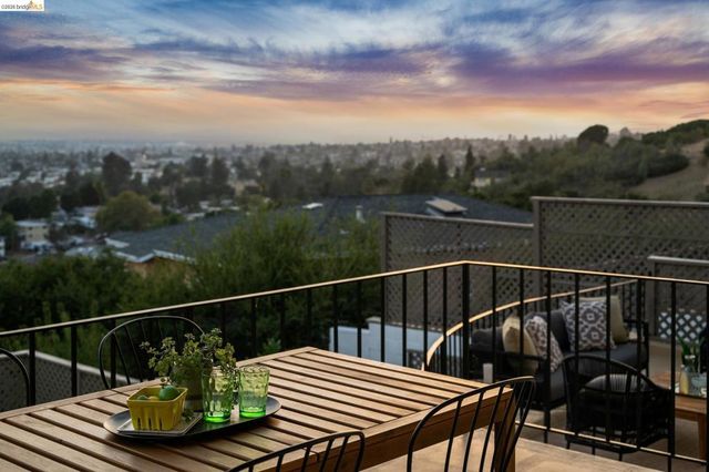 7425 Hillmont Drive, Oakland, CA 94605