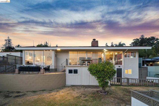7425 Hillmont Drive, Oakland, CA 94605
