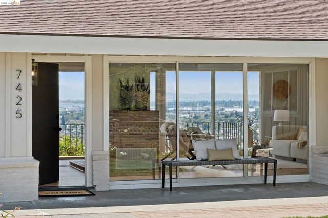 7425 Hillmont Drive, Oakland, CA 94605