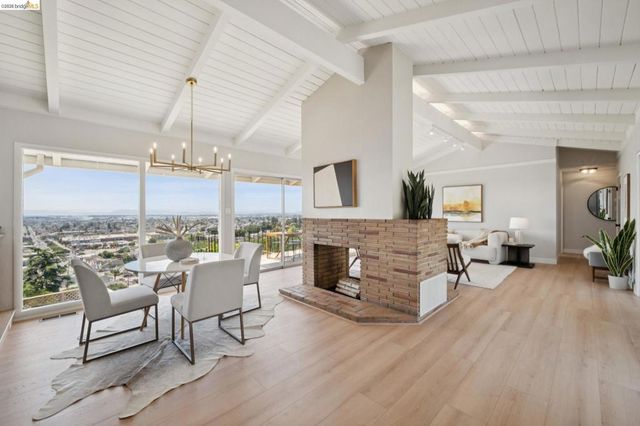 7425 Hillmont Drive, Oakland, CA 94605