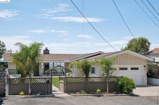 7425 Hillmont Drive, Oakland, CA 94605