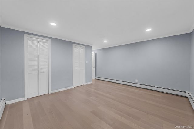 19 Ridge Drive E, Roslyn, NY 11576