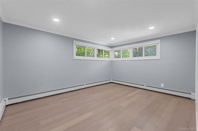 19 Ridge Drive E, Roslyn, NY 11576