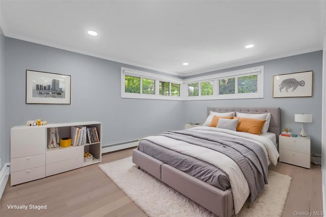 19 Ridge Drive E, Roslyn, NY 11576