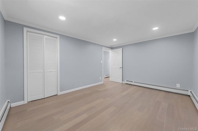 19 Ridge Drive E, Roslyn, NY 11576