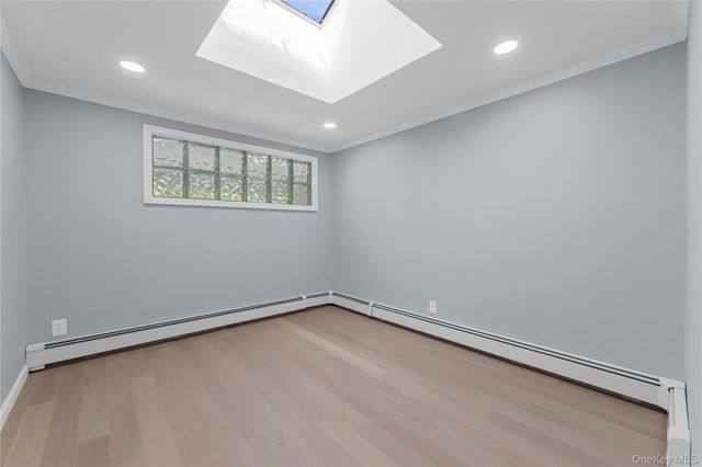 19 Ridge Drive E, Roslyn, NY 11576