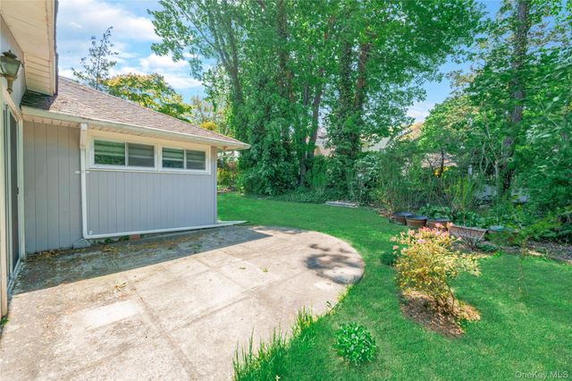 19 Ridge Drive E, Roslyn, NY 11576