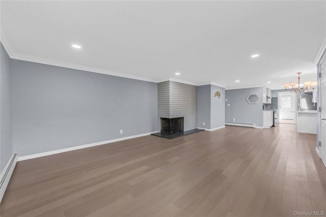 19 Ridge Drive E, Roslyn, NY 11576