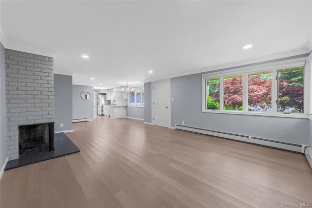19 Ridge Drive E, Roslyn, NY 11576